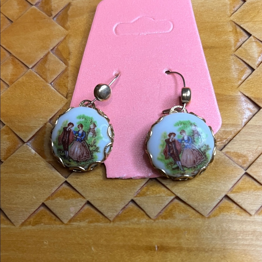 Elegant Gold and White Earrings with Vintage Design